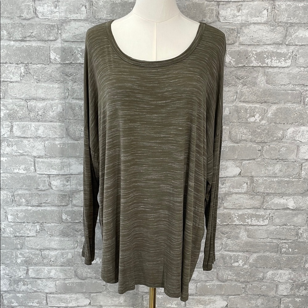 Bobeau Green Space Dyed Long Sleeve Tunic Top